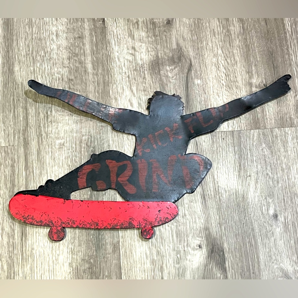 Medal skate boarder wall decor sign